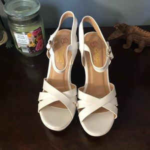 White wedges brand new